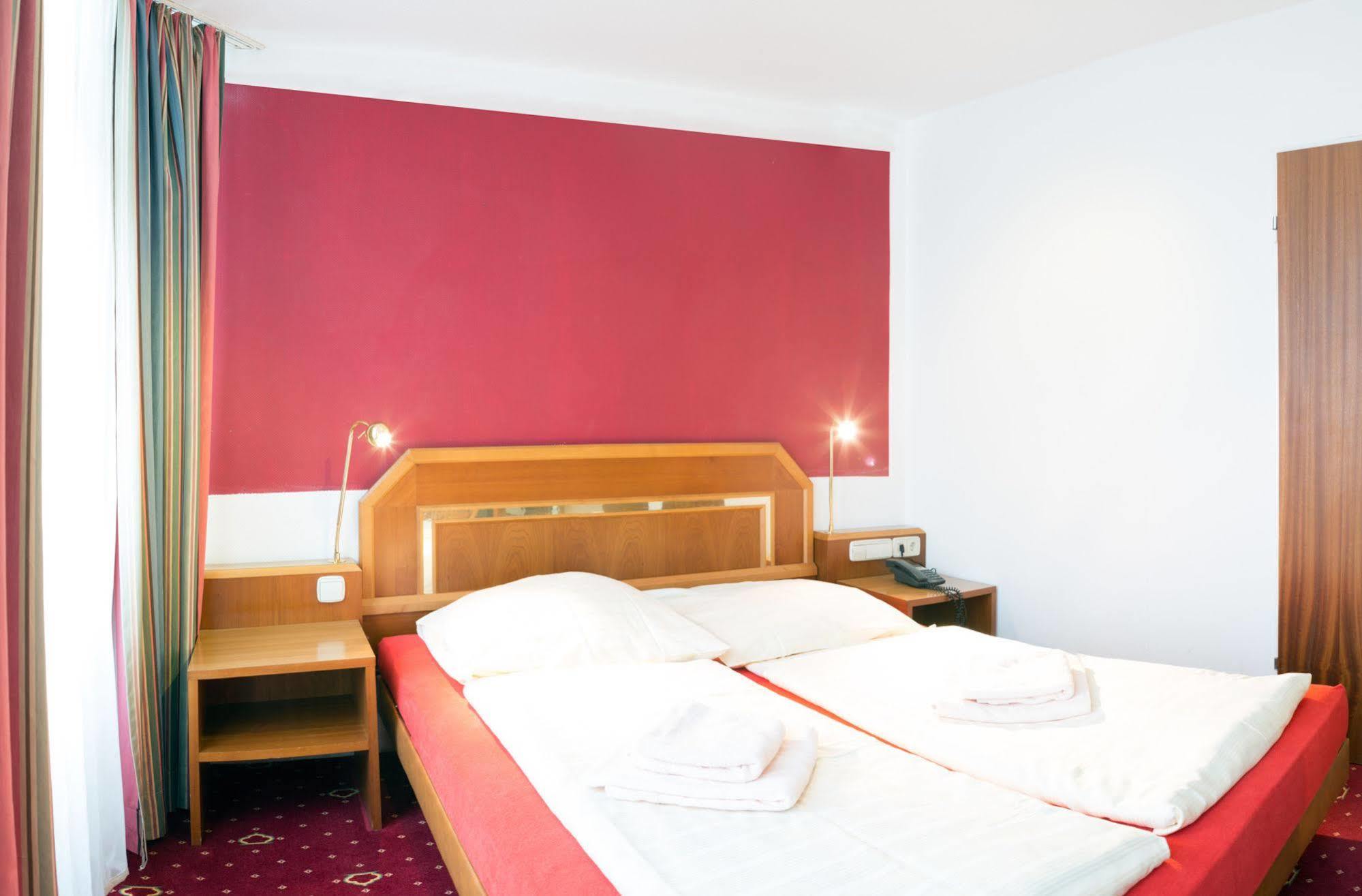 Wali'S Hotel Bielefeld Luaran gambar